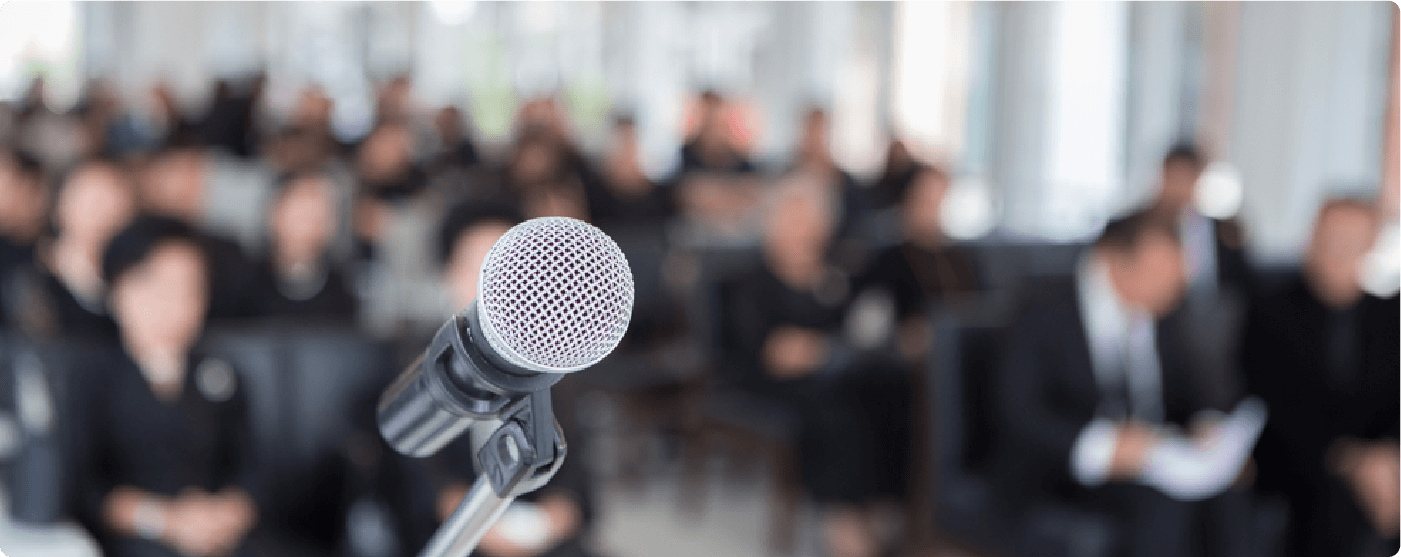 会場のスタンドマイクの画像